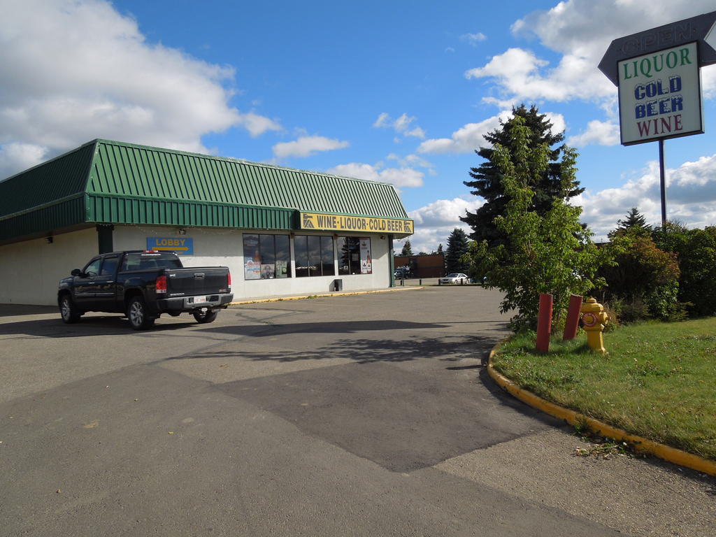 Walking Eagle Inn & Lodge Rocky Mountain House Exterior foto
