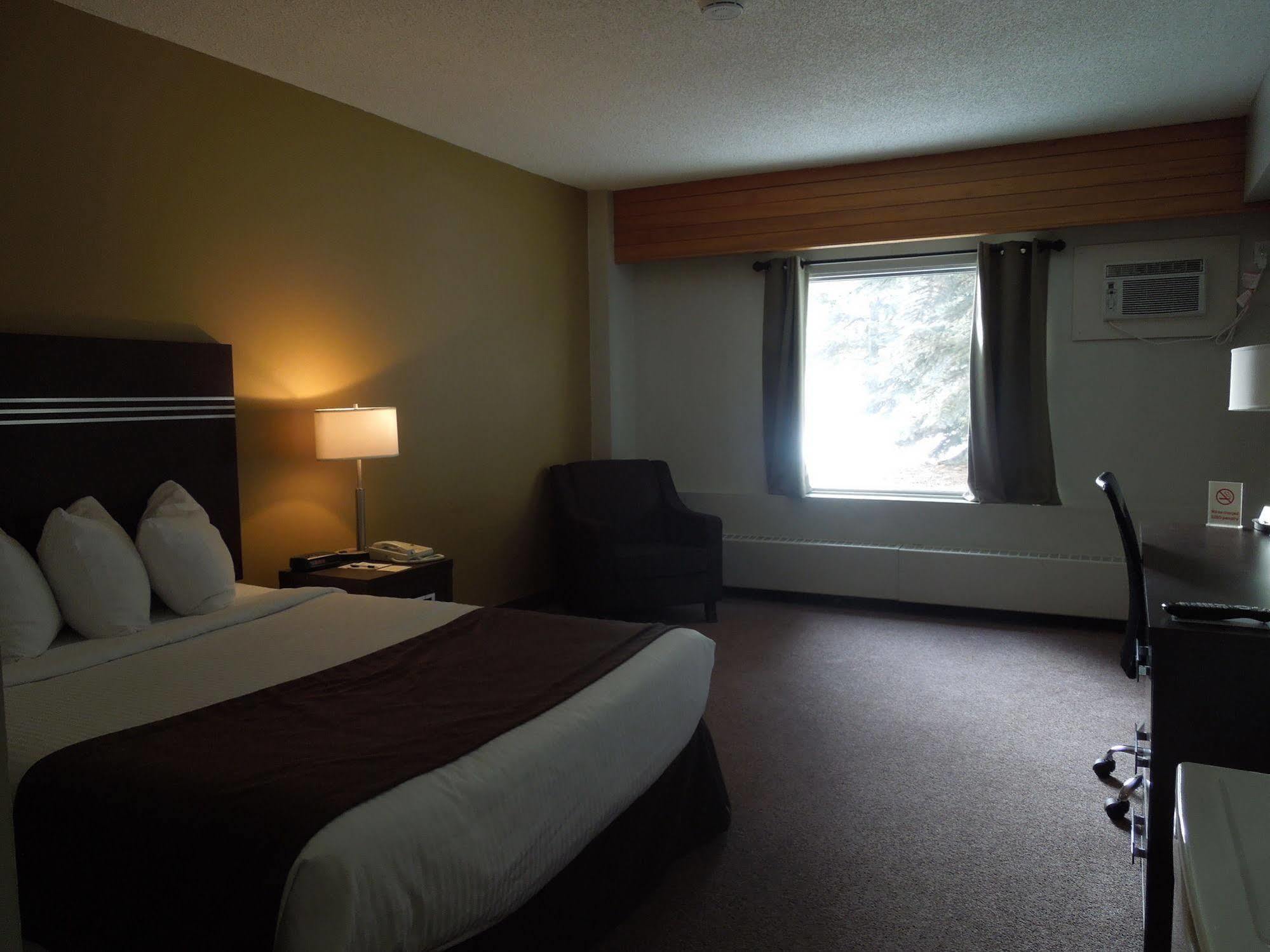 Walking Eagle Inn & Lodge Rocky Mountain House Exterior foto